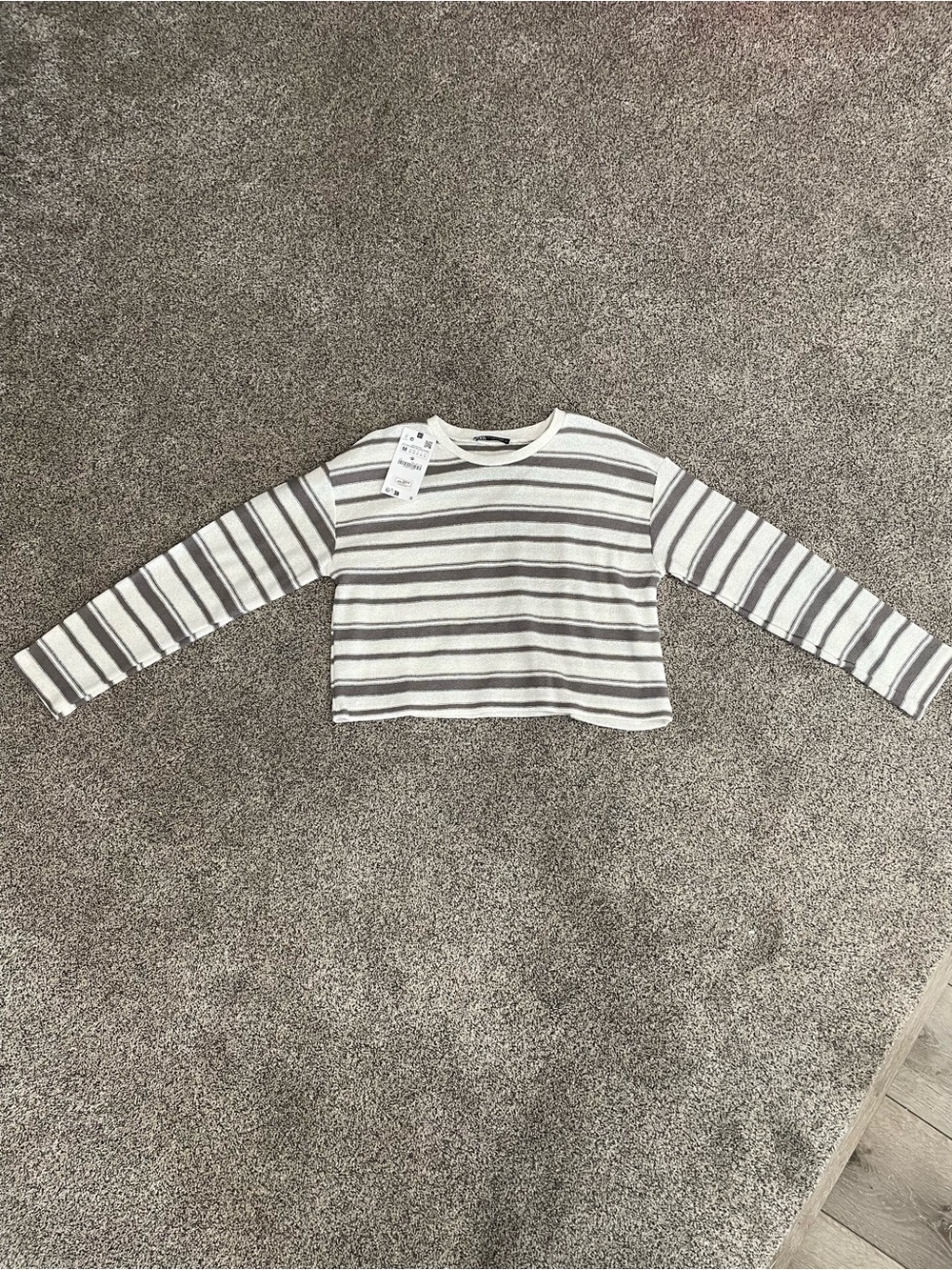 Zara White & Gray Striped Long-Sleeve Tee